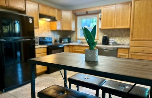 Port Orange Maison | The Sunny Townhome - Minutes from International Speedway and Daytona Beach