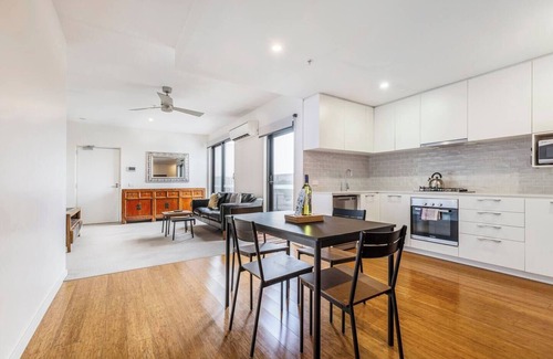 Seddon Appartement | The Sunspill Heart of Yarraville Convenience