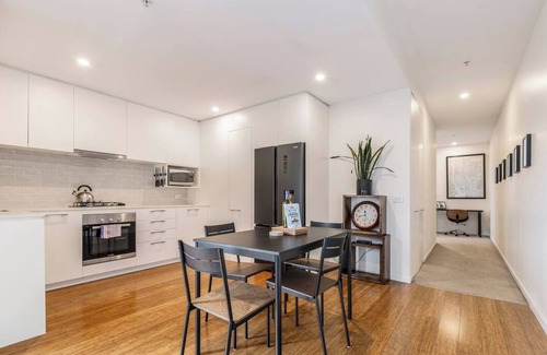 Seddon Appartement | The Sunspill Heart of Yarraville Convenience