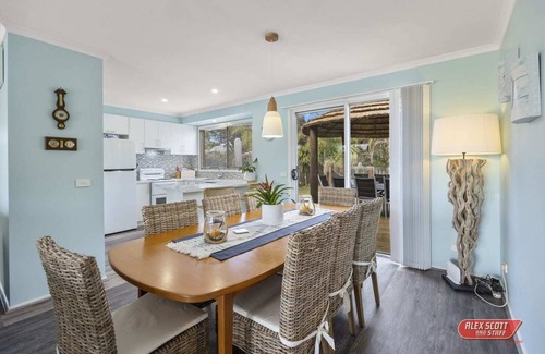 Sunset Strip Maison | 'Surfing Seagull' dans Sunset Strip MOTO GP SPECIAL