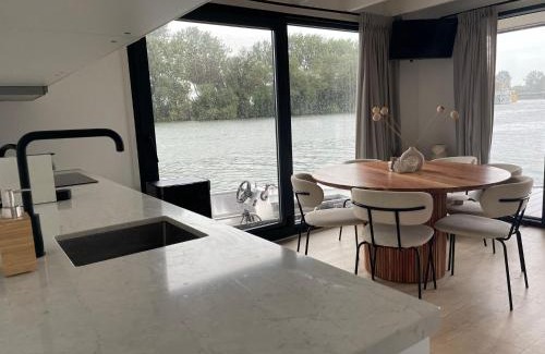 Dordrecht Location De Bateaux | The Sustainable Saek Sneekermeer