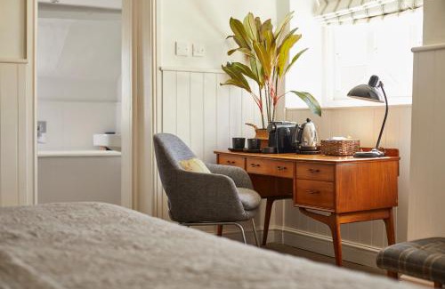 Wedmore Maison | The Swan