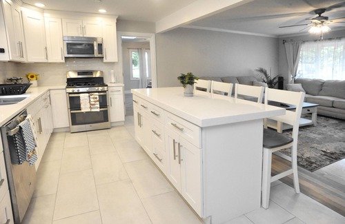 Portage Maison | The Swan- The best place to stay in Portage Beautiful 4-Bed 2-Bath House