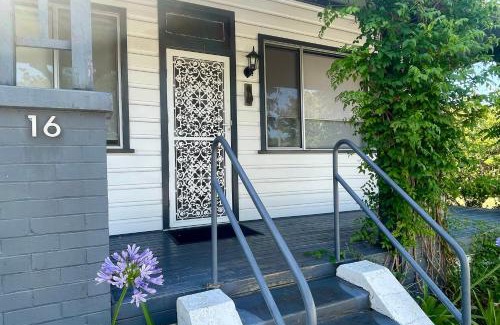 Cessnock Maison | The Sweet Grapevine Cottage
