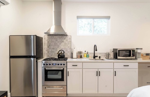 Meiners Oaks Appartement | 'The Sweet Pad' - Cozy Studio with WiFi and AC in lovely Ojai