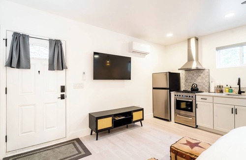 Meiners Oaks Appartement | 'The Sweet Pad' - Cozy Studio with WiFi and AC in lovely Ojai