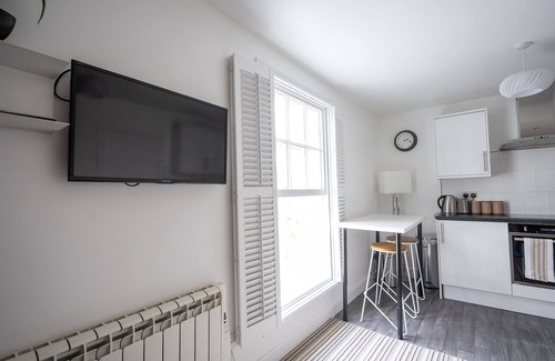 City Centre Maison | The Teapot Cottage 🫖 in Town Centre.