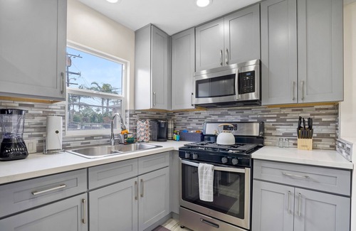 Belmont Heights Appartement | The Termino Treasure, Walk to the Beach, Parking, Tranquil Neighborhood, Kitchen