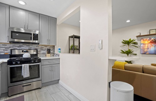 Belmont Heights Appartement | The Termino Treasure, Walk to the Beach, Parking, Tranquil Neighborhood, Kitchen