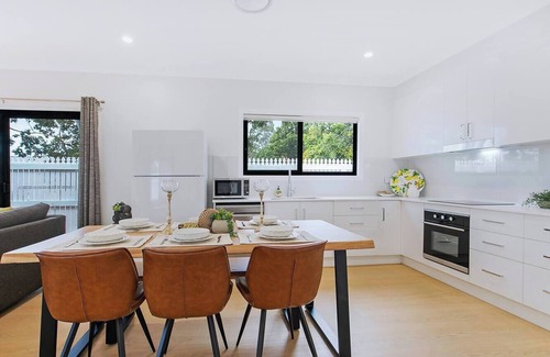 Macgregor Maison | The Terrarena Family Stay near Shopping and Eateries