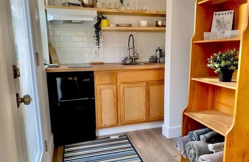 Blackshear-Prospect Hill Maison | The Tiny Suite | Super Location!