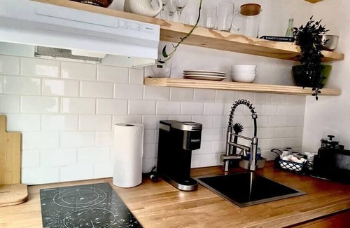 Blackshear-Prospect Hill Maison | The Tiny Suite | Super Location!