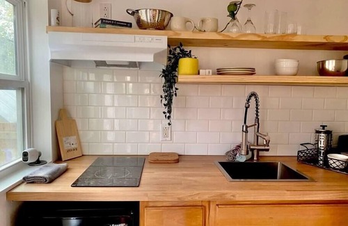 Blackshear-Prospect Hill Maison | The Tiny Suite | Super Location!