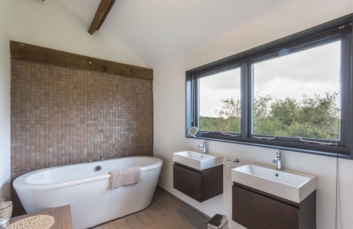 Capdrot Station Balnéaire | The Tobacco Barn - Four Bedroom Resort, Sleeps 10