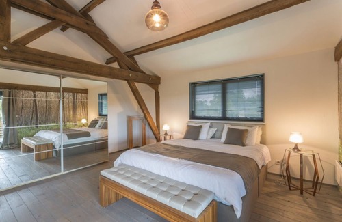 Capdrot Station Balnéaire | The Tobacco Barn - Four Bedroom Resort, Sleeps 10