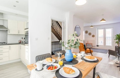 Market Harborough Maison | The Town House, sleeps 7, whole house