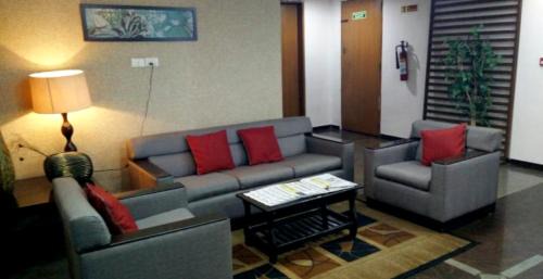 Thoraipakkam Hôtel | The Townhall (Unit of Prohotel)