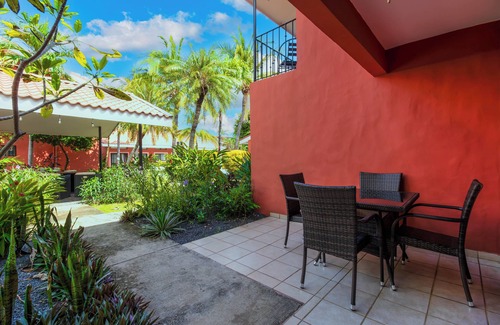 Coco Maison | The Tranquil Coco Townhouse: 300 Meters from the Beach!