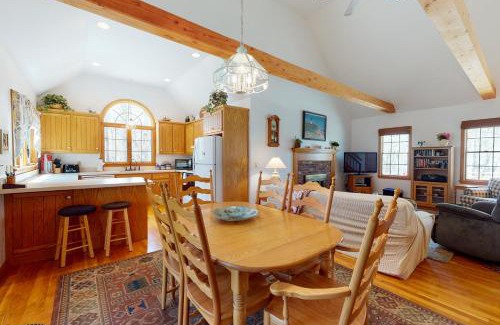 North Eastham Maison | The Tranquil Heron Cottage