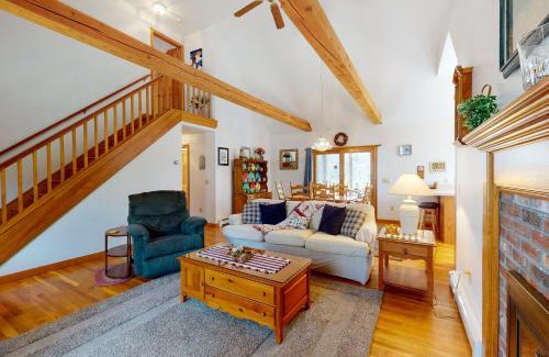 North Eastham Maison | The Tranquil Heron Cottage