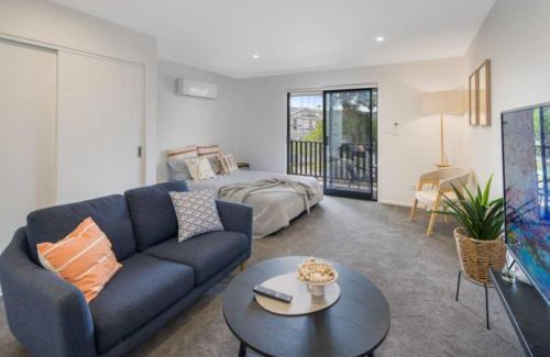 Lower Hutt Maison | The Tranquil Hutt Escape