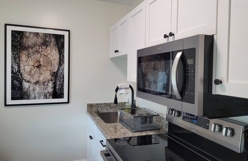 Tazewell Appartement | Enjoy easy access to everything from this perfectly located home base