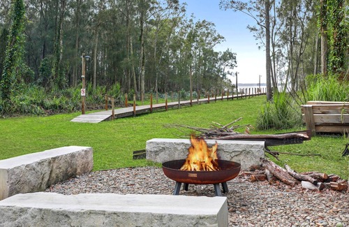 St. Georges Basin Maison | The Treehouse - Pet Friendly home in Jervis Bay!