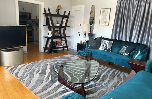 Eureka Valley Cottage | The “Treehouse” centrally-located quaint Cottage w/ views!