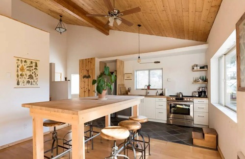 Mount Lemmon Cabine | "The Treehouse" Cozy cabin at Mt. Lemmon with amazing views!