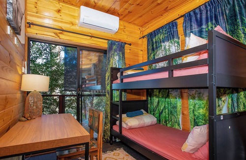 Gunderman Cabine | The Treehouse Gunderman with river views