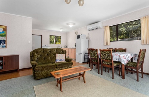 Waihau Bay Maison | The Treehouse- Whanarua Bay