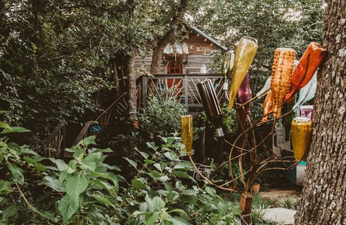 Elmo Cottage | La cabane dans les arbres, avec une terrasse pour griller et se détendre.