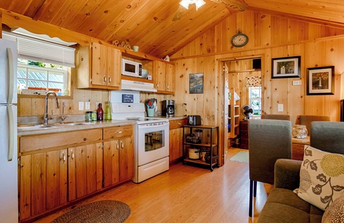 Valois Cottage | Le Trottage: "Maison moderne 2 chambres au lac Seneca"