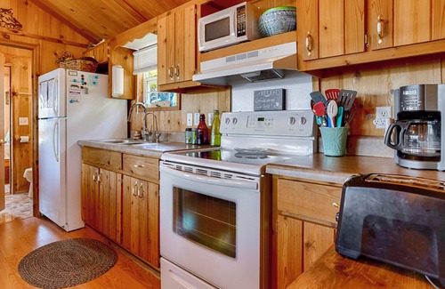 Valois Cottage | Le Trottage: "Maison moderne 2 chambres au lac Seneca"