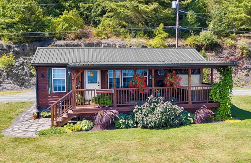 Valois Cottage | Le Trottage: "Maison moderne 2 chambres au lac Seneca"
