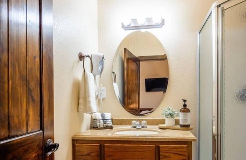 Waco Cabine | The Tui at Nicole Creek Cabins