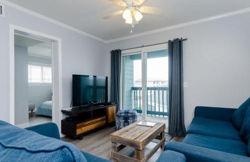 North Carolina Coast Maison | The Turquoise Jay by Bryant Real Estate