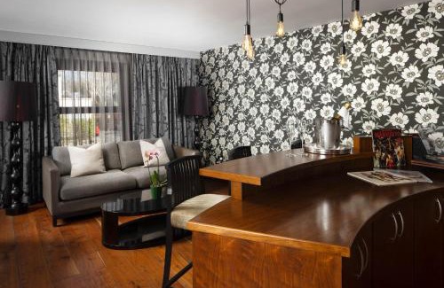 Barna Hôtel | The Twelve Hotel