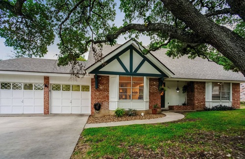Vance Jackson Maison | The TX Oasis. Boho Paradise. Huge Backyard.