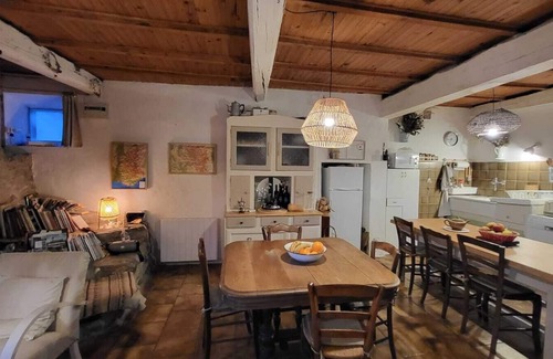 Theus Maison | Maison dans un village perché, un refuge pour les amoureux de la nature !
