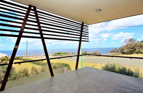 Crowdy Head Maison | 12 Leopold Street, Crowdy Head