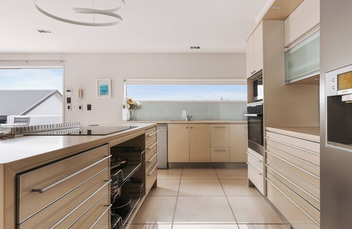Papamoa Beach Maison | The Upper Deck - Papamoa