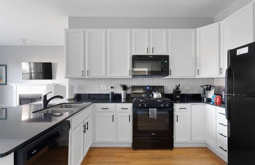 Tri-Taylor Copropriété | Près du centre-ville! 2 chambres 2 salles de bain Condo - entièrement nommé
