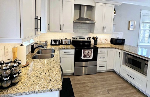 Biddleville Maison | The Uptown Cottage.1 mile to uptown!