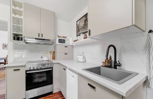 Waterloo Maison | The Uptown Home - Steps from Uptown