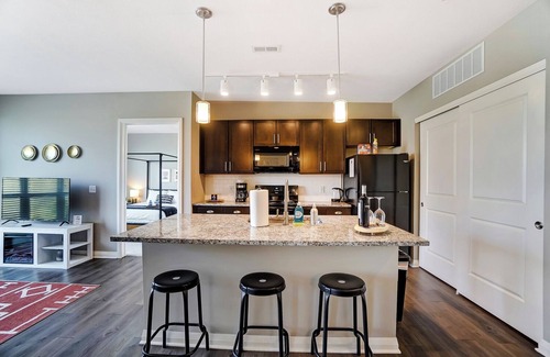 Downtown Columbus Appartement | Retraite du centre-ville «Artsy» avec laveuse et sécheuse + salle de gym!