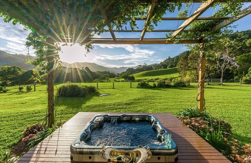 Middle Pocket Maison | Fogata, Horno de leña para pizzas, Spa, Frutas y verduras orgánicas, Se aceptan mascotas