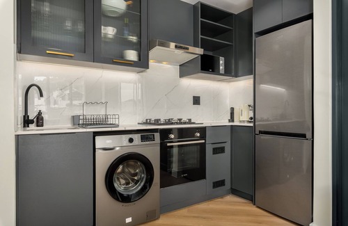 Flora Park Appartement | The Valour Charming Apartment | City and Hill Views