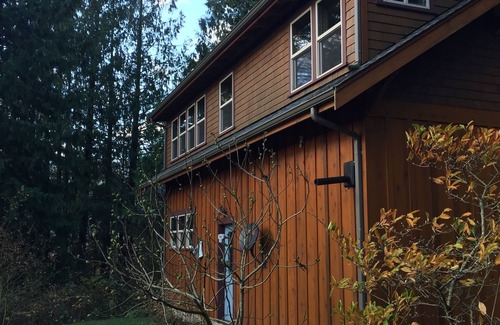 Whatcom County Appartement | The Van Zandt Raven in the Mt Baker foothills