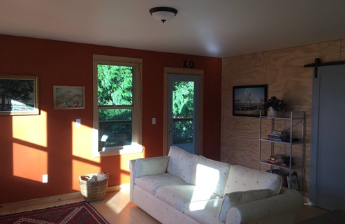 Whatcom County Appartement | The Van Zandt Raven in the Mt Baker foothills